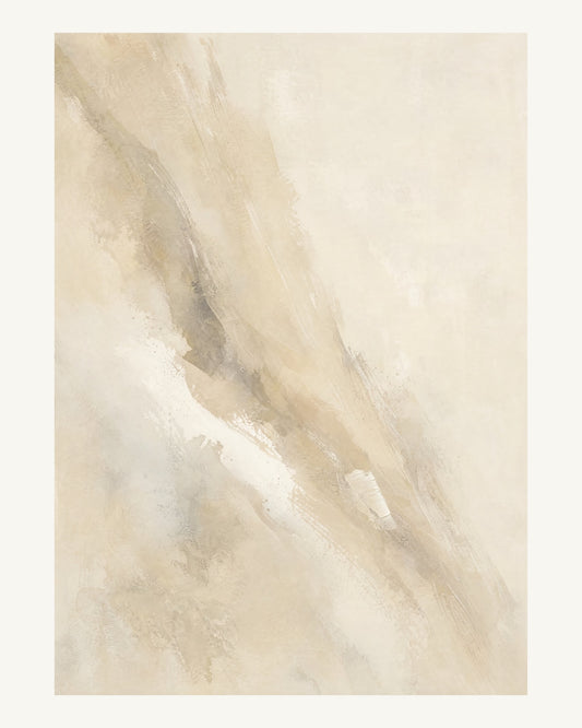Abstrakt måleriskt motiv i elfenbensbeige, varm pärlvit. Tunna färgslöjor glider diagonalt över ljusa partier, med ett tätare färgavtryck som motvikt. 40 × 50 cm.