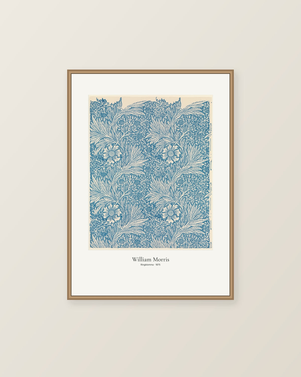 Ringblomma av William Morris. Konstposter med ljus marginal och diskret verktext. Illustrerad inramningsvy. Ram ingår inte.