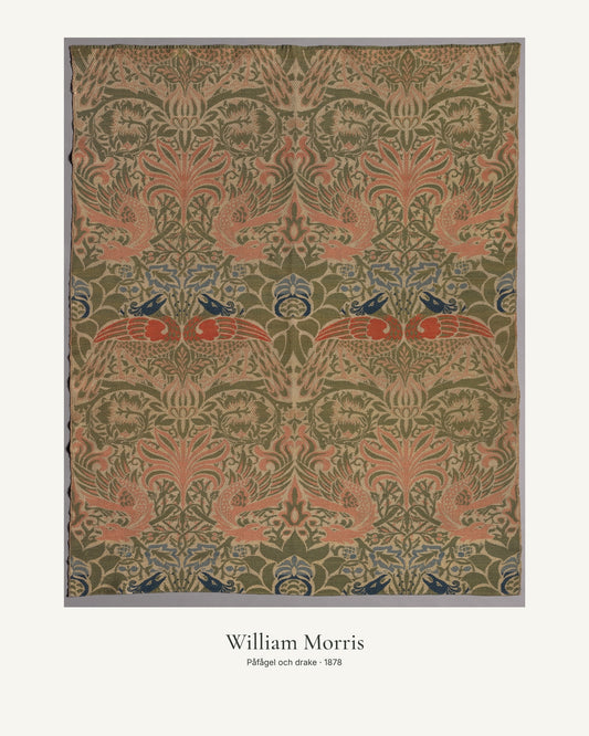 Påfågel och drake av William Morris. Konstposter med ljus marginal och diskret verktext. 40 × 50 cm.