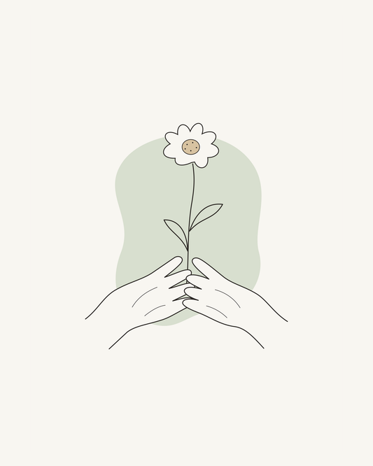 Två kupade händer håller varsamt en blomma i tunn svart linjeteckning framför en mjuk salviagrön form. – 40 × 50 cm med ljus marginal.