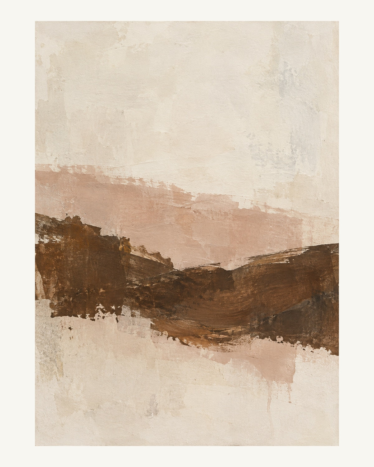Ett brett jordbrunt drag möter rosabeige och stora ytor av gräddvitt. Format 40 × 50 cm med ljus marginal.