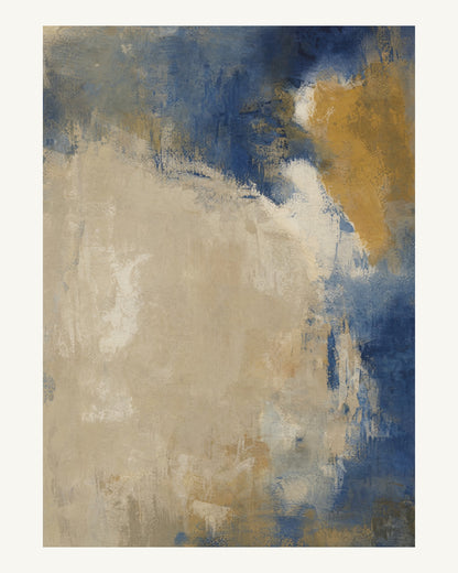 Abstrakt måleriskt motiv i beige, kalkvitt, ultramarin, dämpad ockra. Ett fylligt, oregelbundet färgfält får tyngd av skrapade lager och bryts av ljusare öppningar. 40 × 50 cm.