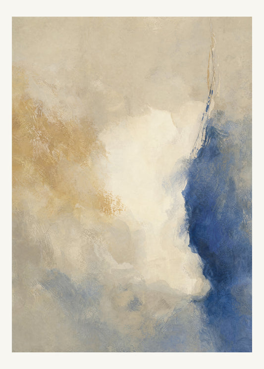 Abstrakt måleriskt motiv i beige, kalkvitt, ultramarin, dämpad ockra. Mjuka färgfält löser upp sig kring ett ljust mellanrum, med diskreta skrapningar som ger ytan liv. 50 × 70 cm.