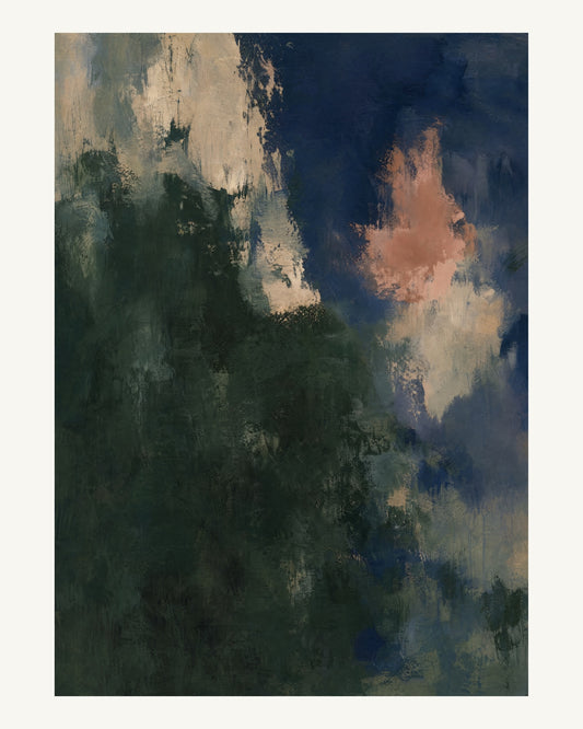 Abstrakt måleriskt motiv i djupgrön, benvitt, djup indigo, lerrosa. Ett fylligt, oregelbundet färgfält får tyngd av skrapade lager och bryts av ljusare öppningar. 40 × 50 cm.
