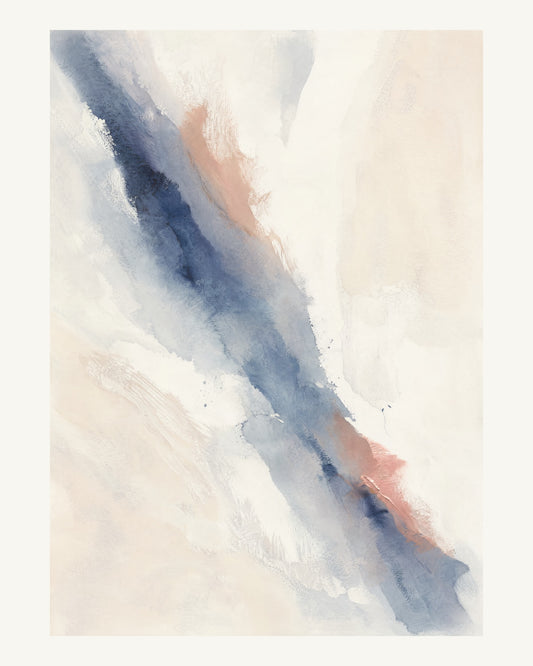 Abstrakt måleriskt motiv i vit ram, benvitt, djup indigo, lerrosa. Tunna färgslöjor glider diagonalt över ljusa partier, med ett tätare färgavtryck som motvikt. 40 × 50 cm.