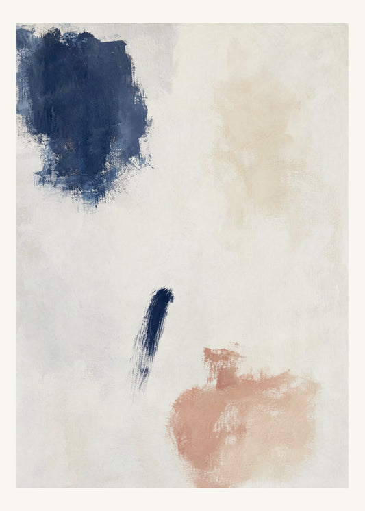 Abstrakt måleriskt motiv i vit ram, benvitt, djup indigo, lerrosa. Fristående färgavtryck i olika storlek lämnar generösa mellanrum och låter papprets ljusa yta bära bilden. 50 × 70 cm.