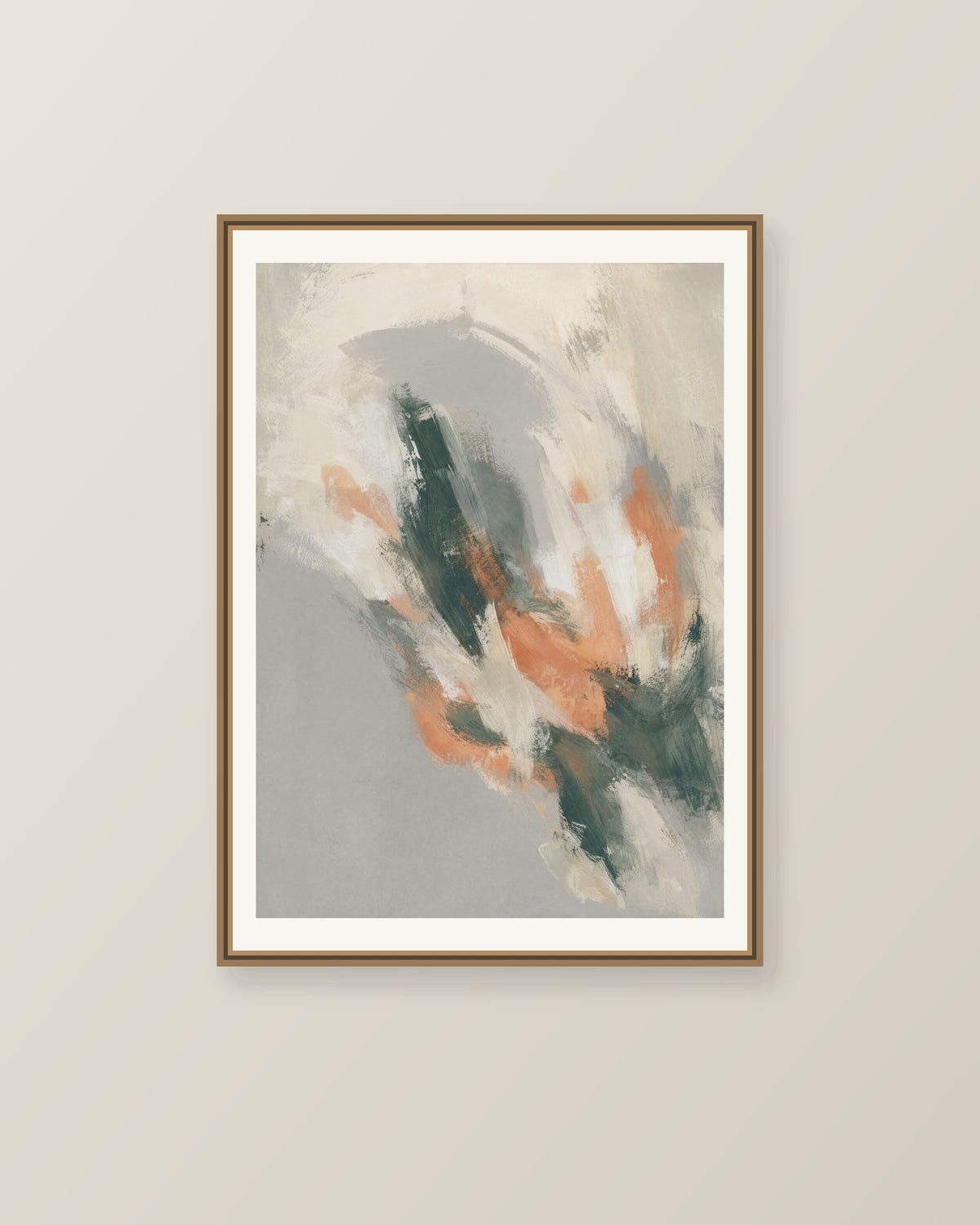 Abstrakt måleriskt motiv i ljusgrå, ljus kalk, skogsskugga, aprikos. Korta, torra penseldrag möter en bredare rörelse i en färgrik mittpunkt med luft runt omkring. Illustrerad inramningsvy. Ram ingår inte.