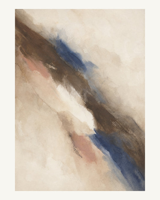 Abstrakt måleriskt motiv i brun, benvitt, djup indigo, lerrosa. Tunna färgslöjor glider diagonalt över ljusa partier, med ett tätare färgavtryck som motvikt. 40 × 50 cm.