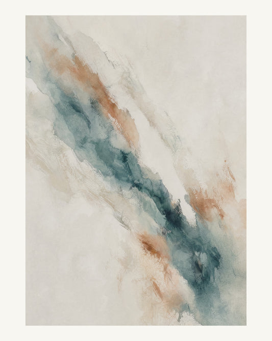 Abstrakt måleriskt motiv i vit, pappersvitt, petroleum, bränd terrakotta. Tunna färgslöjor glider diagonalt över ljusa partier, med ett tätare färgavtryck som motvikt. 40 × 50 cm.