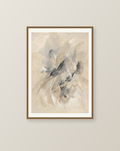 Abstrakt måleriskt motiv i ljus sandbeige, mjuk gråbeige, ljus linne. Korta, torra penseldrag möter en bredare rörelse i en färgrik mittpunkt med luft runt omkring. Illustrerad inramningsvy. Ram ingår inte.