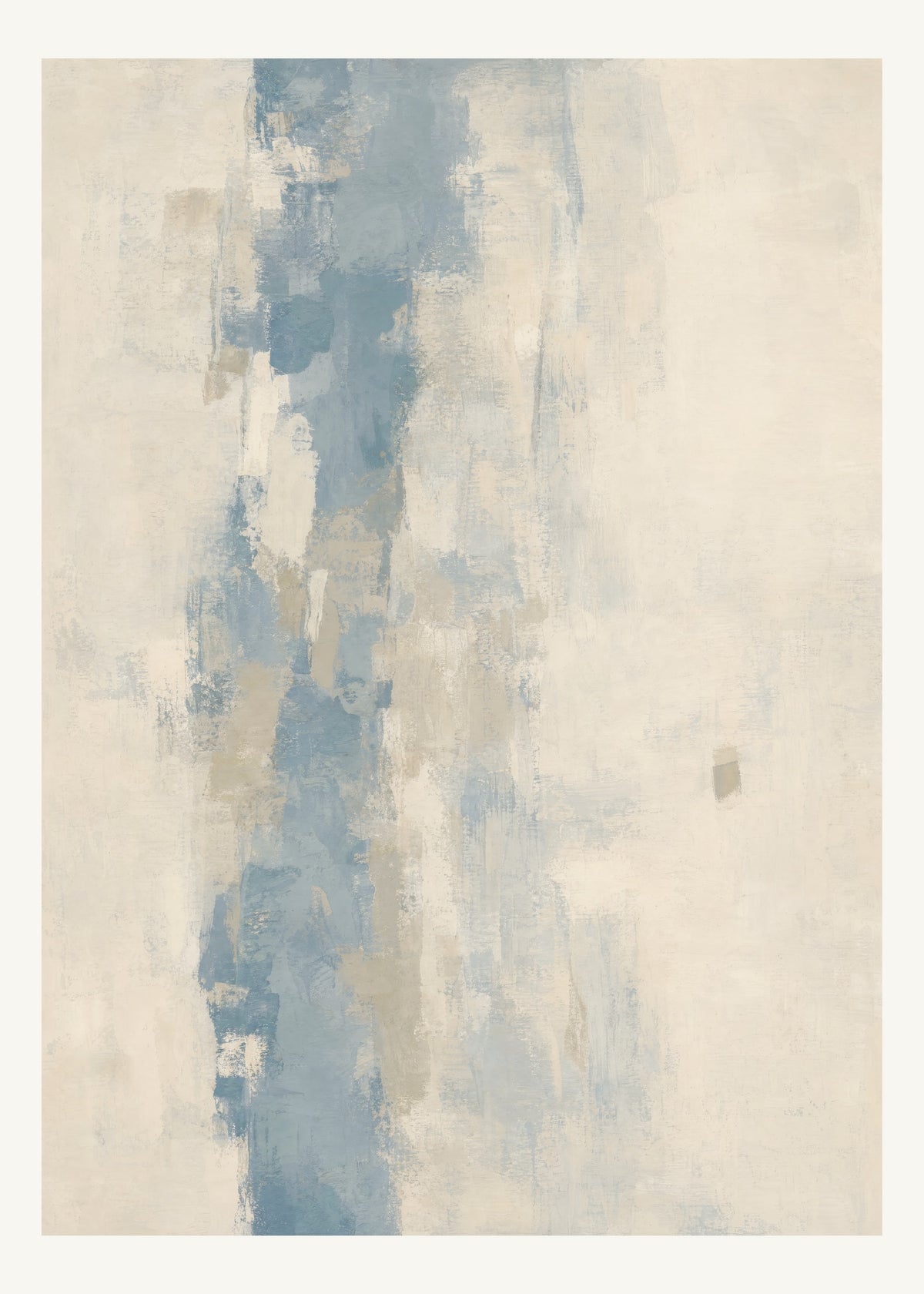 Abstrakt måleriskt motiv i ljus varm kräm, dämpad dimblå, varm gråbeige. Ett brutet lodrätt färgstråk möter tunna utsuddade slöjor och en liten förskjuten accent. 50 × 70 cm.