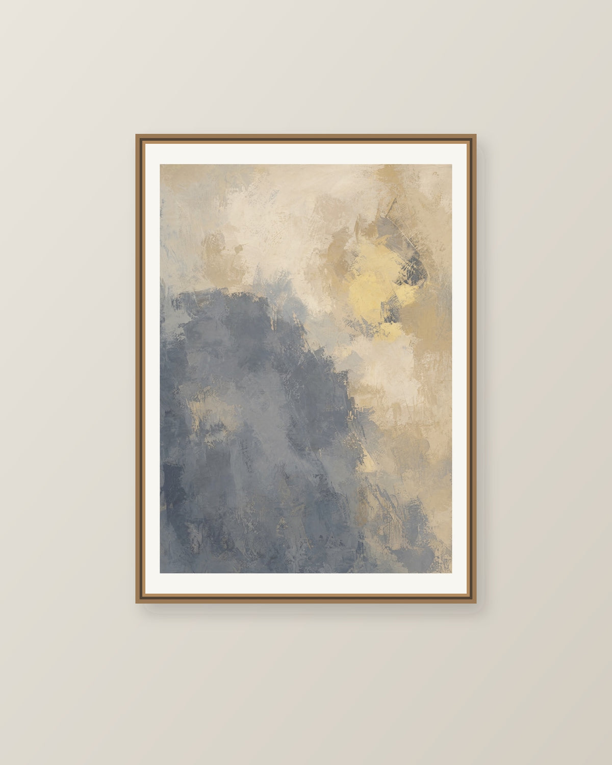 Abstrakt måleriskt motiv i varm vit, mjuk skiffergrå, sandbeige, blek vaniljgul. Ett fylligt, oregelbundet färgfält får tyngd av skrapade lager och bryts av ljusare öppningar. Illustrerad inramningsvy. Ram ingår inte.