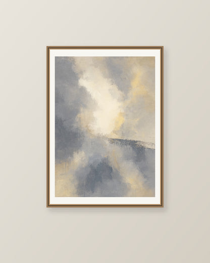 Abstrakt måleriskt motiv i varm vit, mjuk skiffergrå, sandbeige, blek vaniljgul. Mjuka färgfält löser upp sig kring ett ljust mellanrum, med diskreta skrapningar som ger ytan liv. Illustrerad inramningsvy. Ram ingår inte.