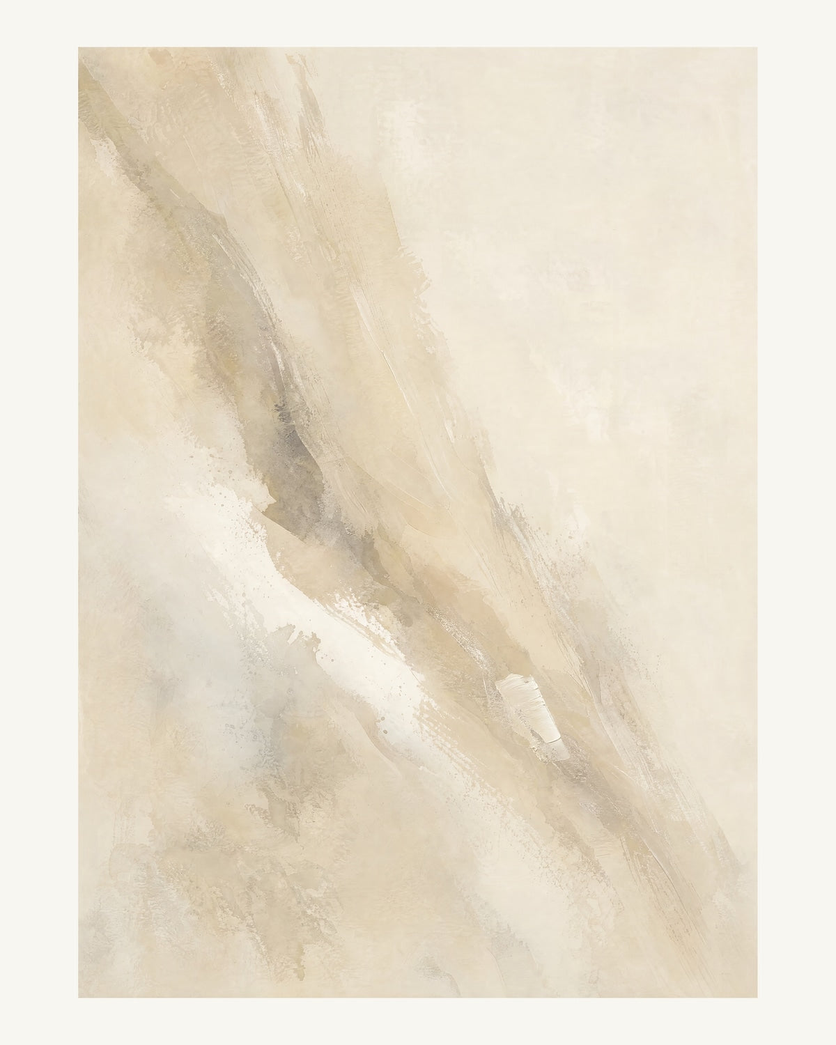 Abstrakt måleriskt motiv i elfenbensbeige, varm pärlvit. Tunna färgslöjor glider diagonalt över ljusa partier, med ett tätare färgavtryck som motvikt. 40 × 50 cm.
