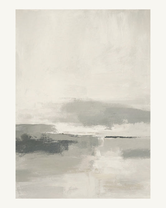 Abstrakt måleriskt motiv i varm ljus gråvit, benvit, mellangrå, gråsvart. Breda, ojämna färglager möts kring en avbruten horisont och lämnar gott om ljus luft. 40 × 50 cm.