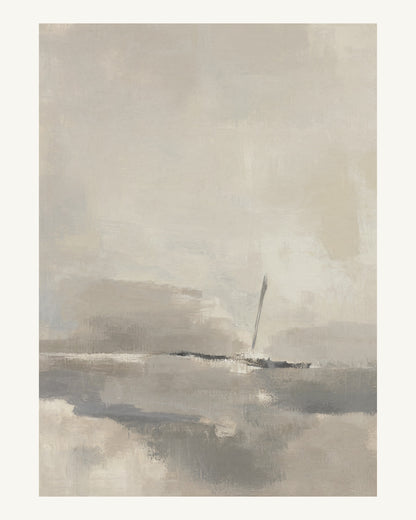 Abstrakt måleriskt motiv i varm taupegrå, ljus gilver/beige, kolgrå. Breda, ojämna färglager möts kring en avbruten horisont och lämnar gott om ljus luft. 40 × 50 cm.