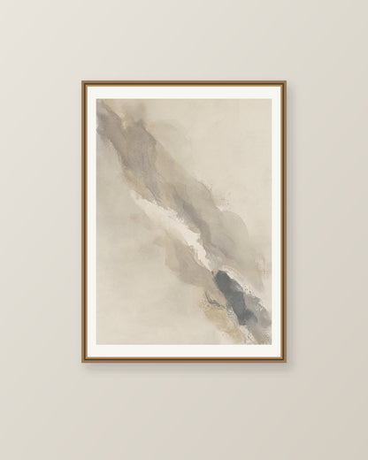 Abstrakt måleriskt motiv i varm taupegrå, ljus gilver/beige, kolgrå. Tunna färgslöjor glider diagonalt över ljusa partier, med ett tätare färgavtryck som motvikt. Illustrerad inramningsvy. Ram ingår inte.