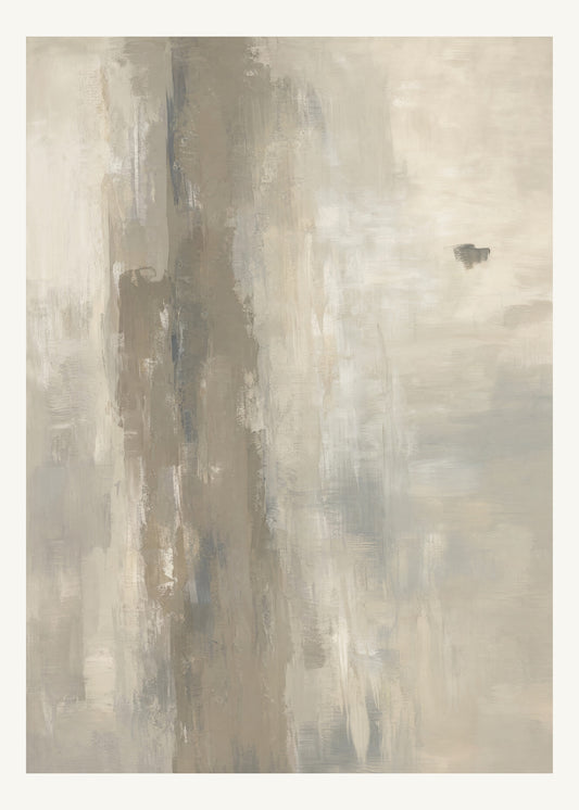 Abstrakt måleriskt motiv i varm taupegrå, ljus gilver/beige, kolgrå. Ett brutet lodrätt färgstråk möter tunna utsuddade slöjor och en liten förskjuten accent. 50 × 70 cm.