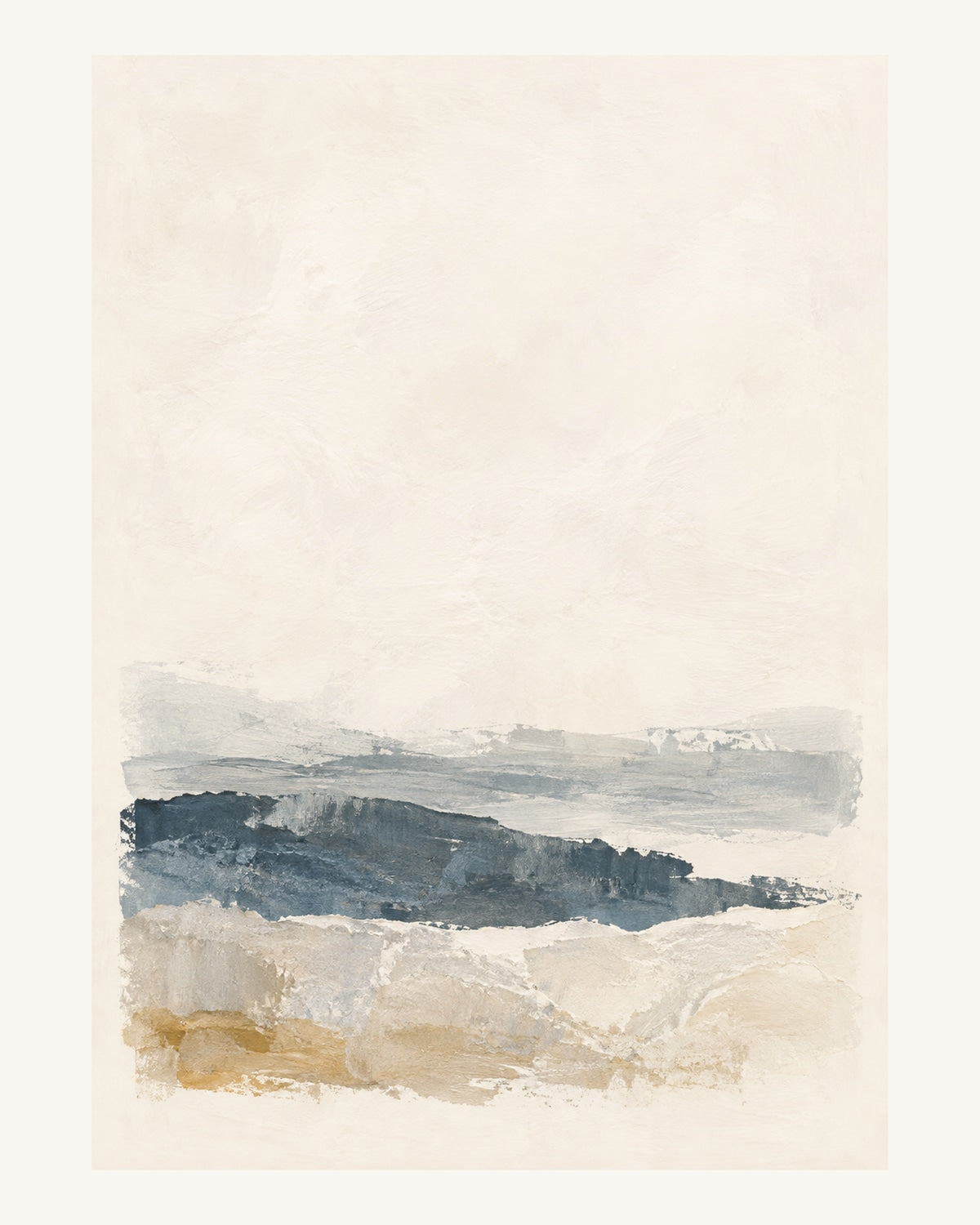 Tre ojämna skikt i skiffergrått och kalkvitt vilar lågt i bilden. Format 40 × 50 cm med ljus marginal.