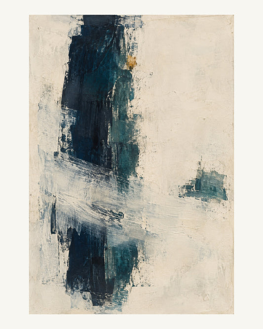 Ett brutet bläckblått färgfält, en genomskinlig kritvit svepning och en liten ockraton över ljus grund. Format 40 × 50 cm med ljus marginal.
