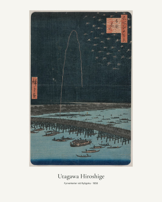 Fyrverkerier vid Ryōgoku av Utagawa Hiroshige. Konstposter med ljus marginal och diskret verktext. 40 × 50 cm.